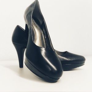 Bandolino sz 8.5 Women's Capture Platform Pump